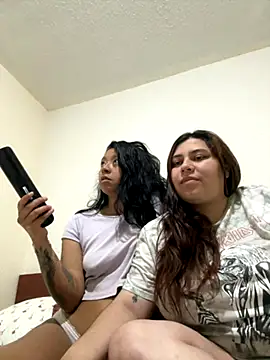 Snapshot of Lincy_and_hanna chatting on 09/15/25, 01:39 Lincy and hanna online show from 09/15/25, 01:39