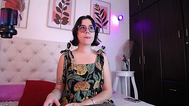 Snapshot of barbyehot chatting on 11/18/25, 09:51 barbyehot online show from 11/18/25, 09:51