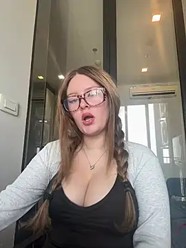 Snapshot of cherryrosealiee chatting on 07/15/26, 04:19 cherryrosealiee online show from 07/15/26, 04:19
