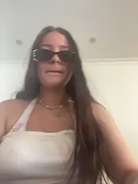 Snapshot of cherryrosealiee chatting on 02/12/26, 06:02 cherryrosealiee online show from 02/12/26, 06:02