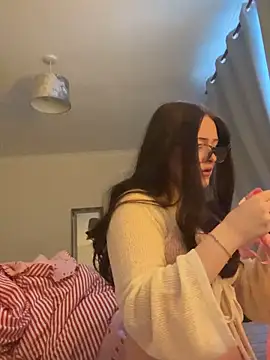 Snapshot of cherryrosealiee chatting on 02/01/26, 04:05 cherryrosealiee online show from 02/01/26, 04:05