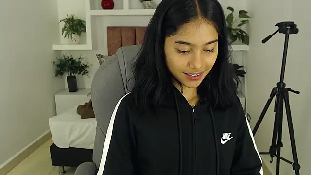 Milaa Star  online show from 02/07/26, 04:09