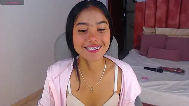 Snapshot of Milaa_Star_ chatting on 09/17/25, 03:52 Milaa Star online show from 09/17/25, 03:52