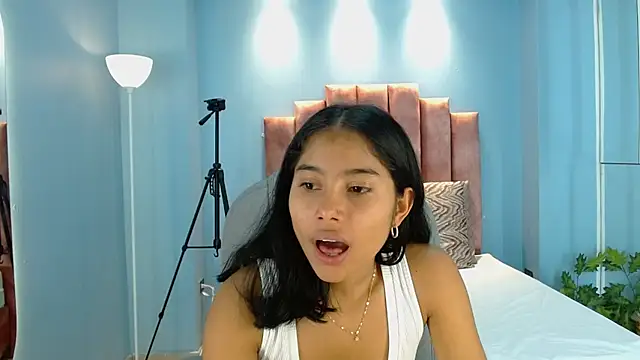 Milaa Star  online show from 02/11/26, 04:01