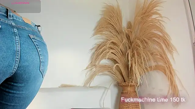 Snapshot of Noami_Rose chatting on 11/29/25, 02:34 Noami Rose online show from 11/29/25, 02:34