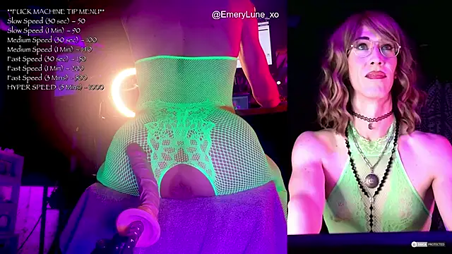 EmeryLune xo online show from 10/22/25, 04:01