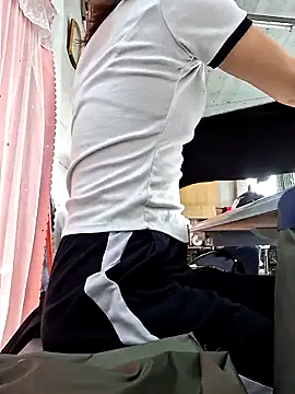 Snapshot of irina_hana chatting on 12/23/25, 12:43 irina hana online show from 12/23/25, 12:43