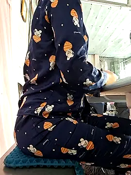 irina hana online show from 11/17/25, 01:20