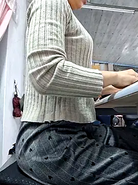 irina hana online show from 11/07/25, 01:21