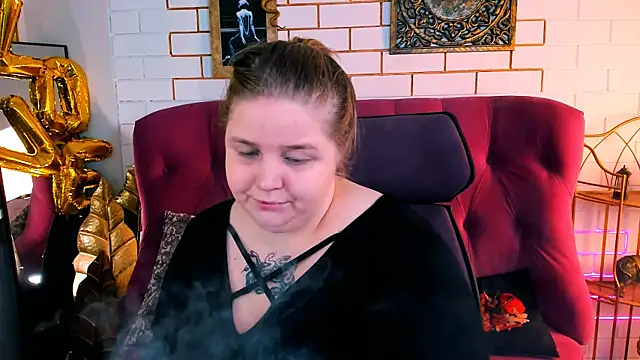 Snapshot of SladaDell chatting on 12/04/25, 09:19 SladaDell online show from 12/04/25, 09:19