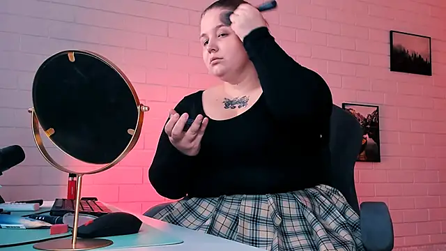 Snapshot of SladaDell chatting on 11/07/25, 06:29 SladaDell online show from 11/07/25, 06:29