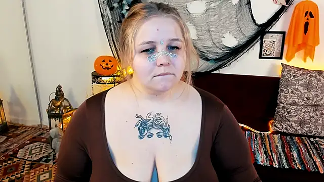 Snapshot of SladaDell chatting on 10/31/25, 09:17 SladaDell online show from 10/31/25, 09:17