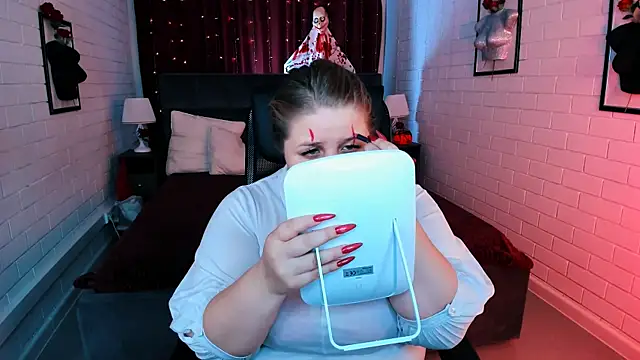 Snapshot of SladaDell chatting on 10/25/25, 05:06 SladaDell online show from 10/25/25, 05:06