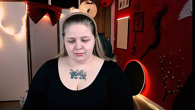 Snapshot of SladaDell chatting on 12/15/25, 09:04 SladaDell online show from 12/15/25, 09:04