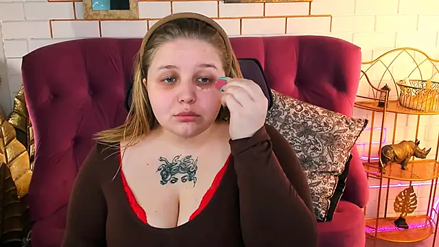 Snapshot of SladaDell chatting on 12/02/25, 09:11 SladaDell online show from 12/02/25, 09:11