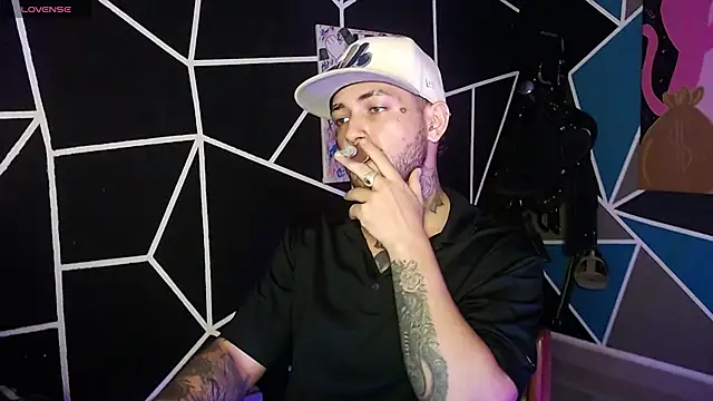 nicolastorres99 online show from 10/25/25, 03:28