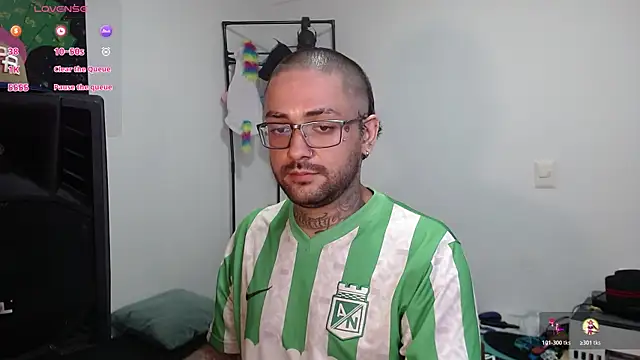 nicolastorres99 online show from 12/22/25, 04:12