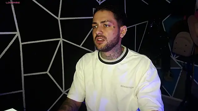 nicolastorres99 online show from 10/31/25, 02:30