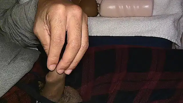 Snapshot of GRiZZLYBONE chatting on 10/17/25, 07:00 GRiZZLYBONE online show from 10/17/25, 07:00