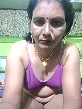Snapshot of ZIVAA chatting on 10/17/25, 09:56 ZIVAA online show from 10/17/25, 09:56