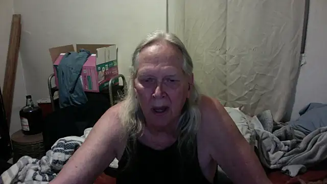 Snapshot of OldLadySara chatting on 05/29/26, 06:30 OldLadySara online show from 05/29/26, 06:30