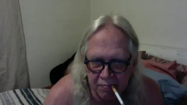 Snapshot of OldLadySara chatting on 05/23/26, 03:27 OldLadySara online show from 05/23/26, 03:27