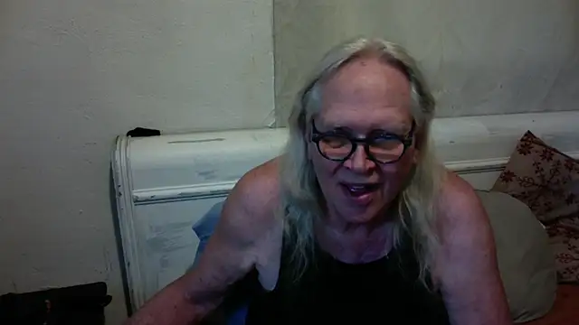 Snapshot of OldLadySara chatting on 07/18/26, 11:57 OldLadySara online show from 07/18/26, 11:57