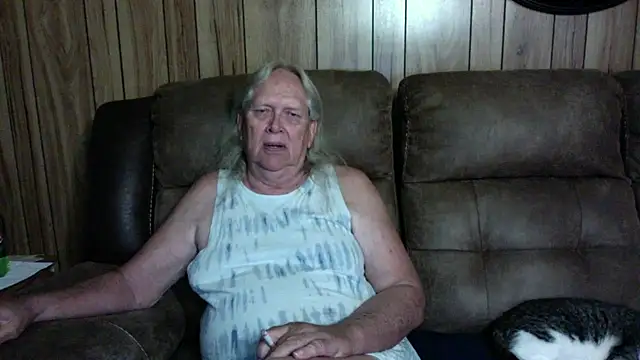 Snapshot of OldLadySara chatting on 09/18/25, 11:08 OldLadySara online show from 09/18/25, 11:08