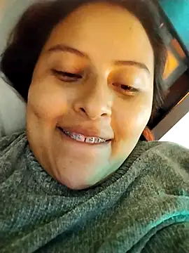 Snapshot of yelezia chatting on 10/04/25, 09:27 yelezia online show from 10/04/25, 09:27