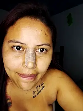 Snapshot of yelezia chatting on 10/11/25, 08:04 yelezia online show from 10/11/25, 08:04