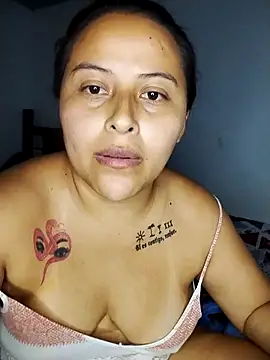 Snapshot of yelezia chatting on 10/08/25, 04:25 yelezia online show from 10/08/25, 04:25