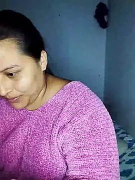 Snapshot of yelezia chatting on 10/18/25, 04:14 yelezia online show from 10/18/25, 04:14