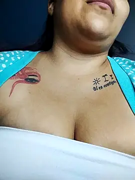 Snapshot of yelezia chatting on 10/16/25, 10:01 yelezia online show from 10/16/25, 10:01