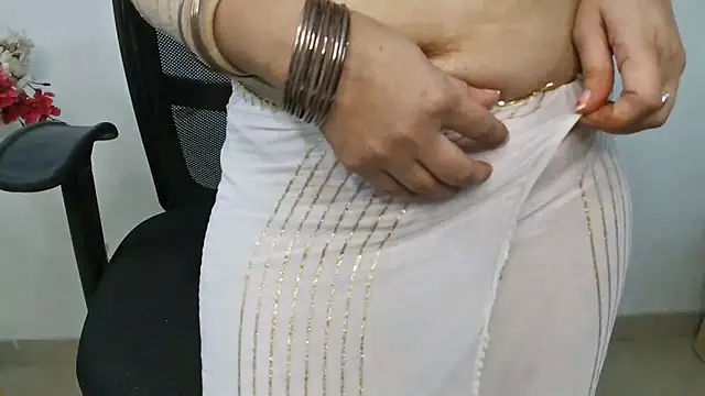 Snapshot of ruby100 chatting on 11/01/25, 05:18 ruby100 online show from 11/01/25, 05:18