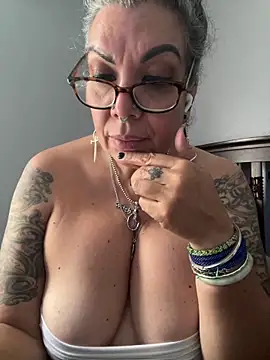 dieseldame1313 online show from 11/09/25, 07:40