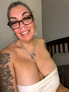 dieseldame1313 online show from 11/07/25, 12:15