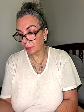 dieseldame1313 online show from 11/06/25, 01:42