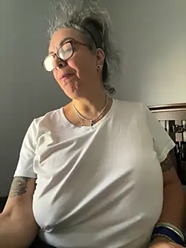 dieseldame1313 online show from 11/11/25, 01:06