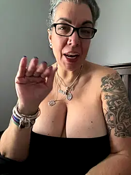 dieseldame1313 online show from 12/16/25, 01:37