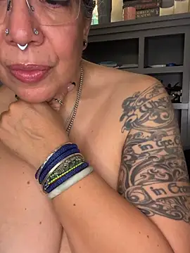 dieseldame1313 online show from 02/24/26, 07:53