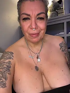 dieseldame1313 online show from 02/12/26, 06:02