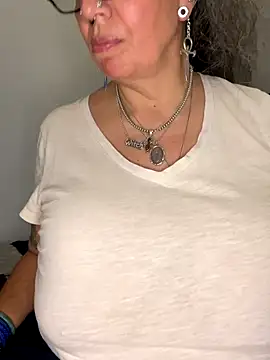 dieseldame1313 online show from 12/03/25, 03:07