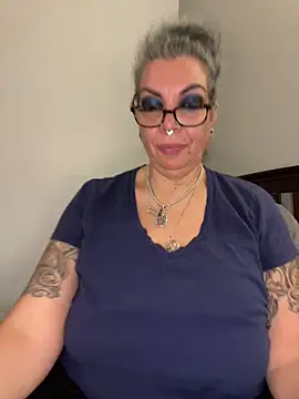 dieseldame1313 online show from 11/12/25, 01:10