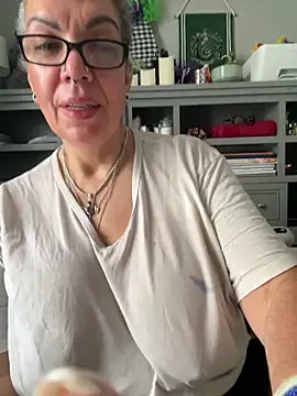 dieseldame1313 online show from 02/06/26, 04:14