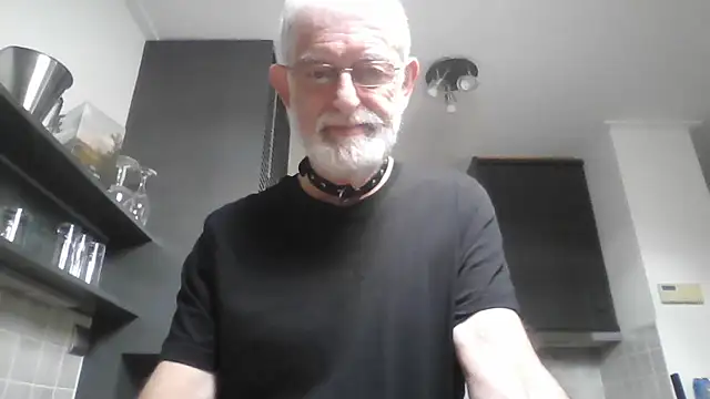 Snapshot of ewaldwillems99 chatting on 10/21/25, 02:38 ewaldwillems99 online show from 10/21/25, 02:38