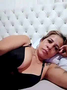 Snapshot of Alisson_Milf chatting on 10/24/25, 04:11 Alisson Milf online show from 10/24/25, 04:11