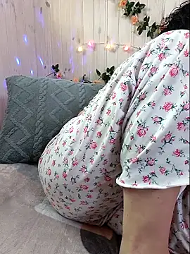 Snapshot of LitisiaLove4551 chatting on 02/14/26, 07:52 LitisiaLove4551 online show from 02/14/26, 07:52