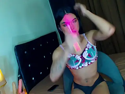 Snapshot of exoticacutiegirl chatting on 10/23/25, 05:17 exoticacutiegirl online show from 10/23/25, 05:17