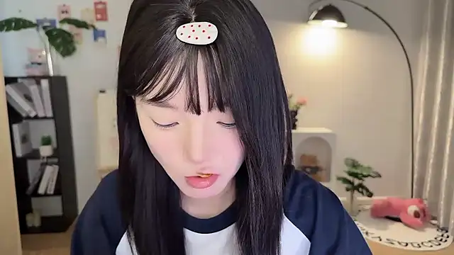 Momo-xx online show from 09/28/25, 12:28