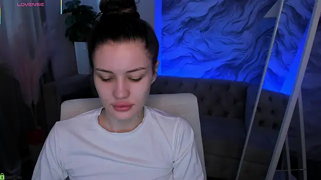 Aria Mila online show from 04/15/26, 03:23